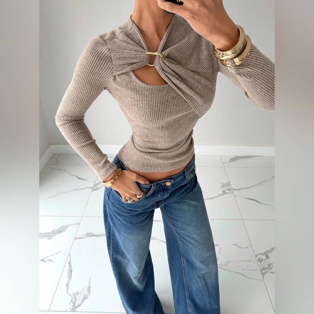 Twist-Front Cutout Ribbed Knit Top - Picture 3 of 5